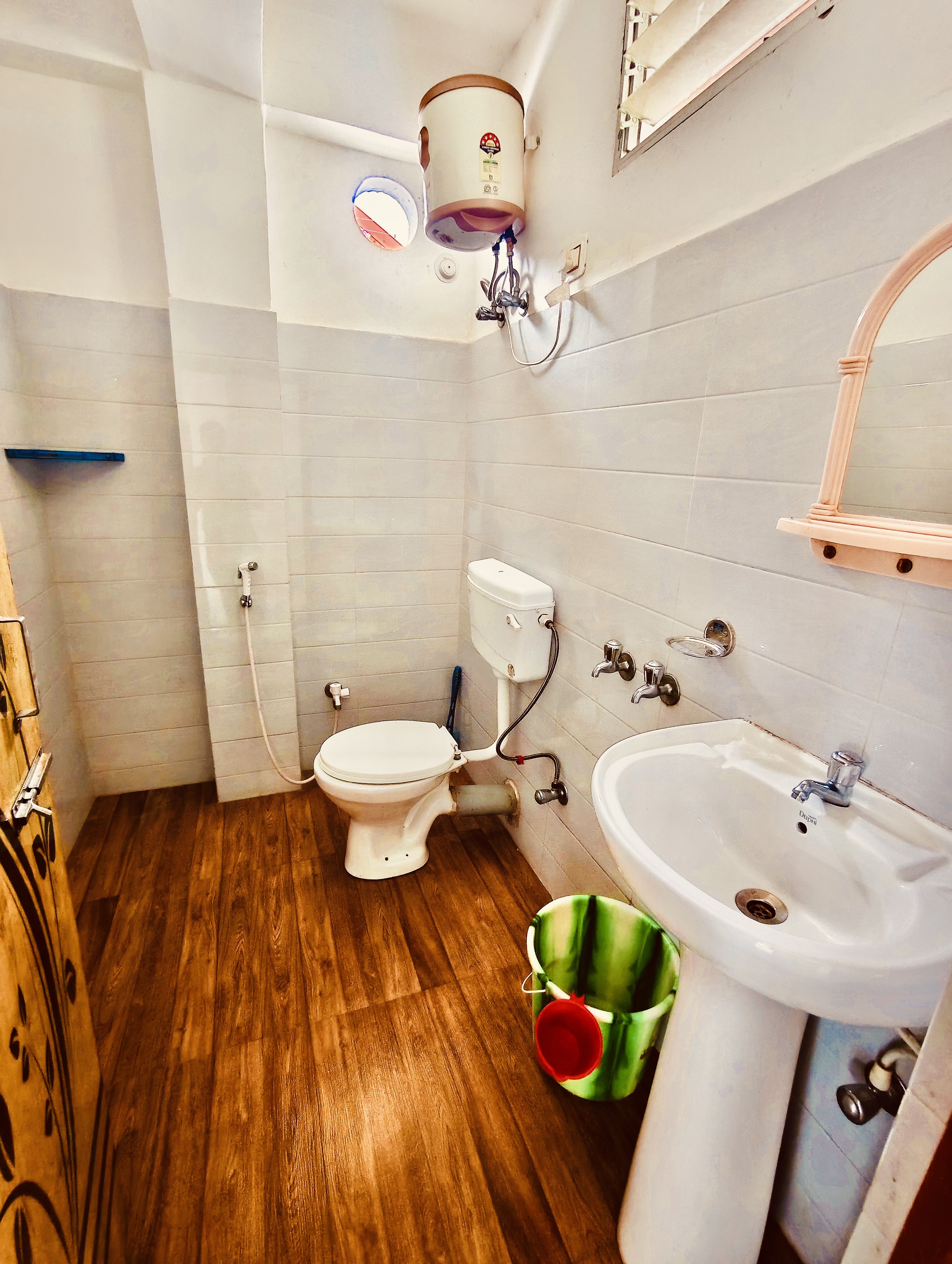 Golden Sunview Room